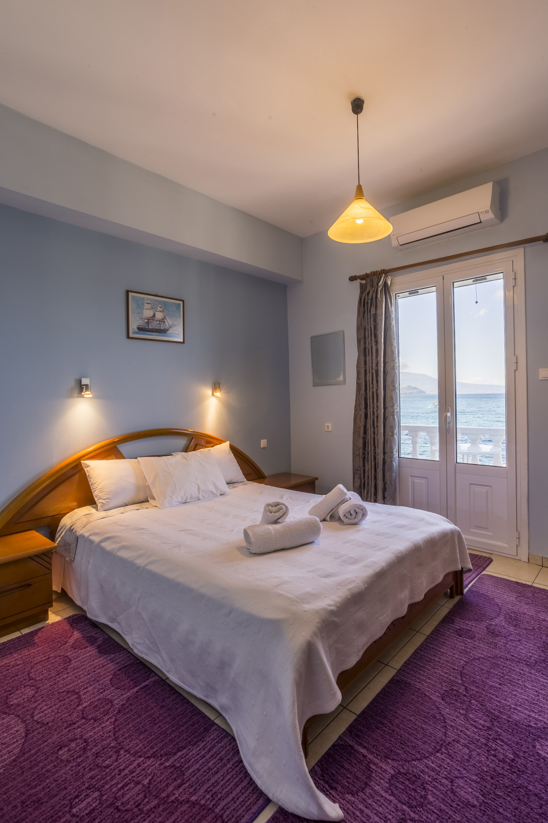 Cosy sea-view double room, portrait